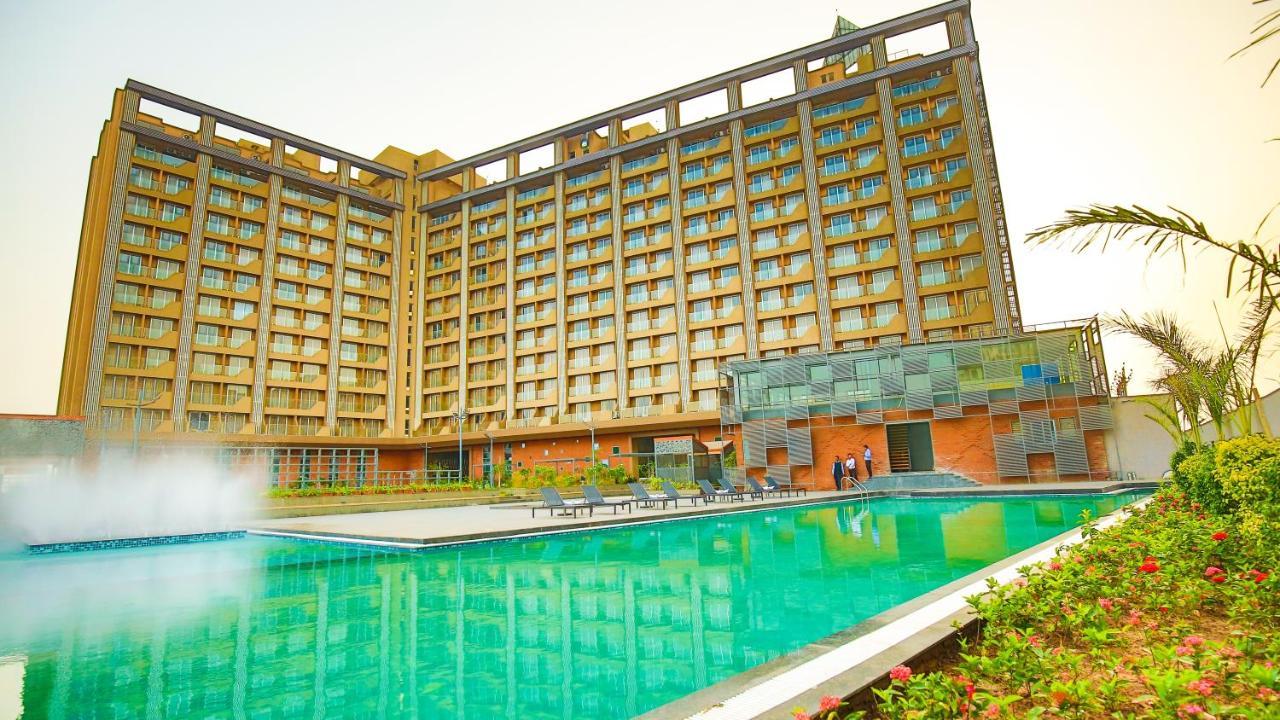The Weekend Address Hotel Surat Luaran gambar