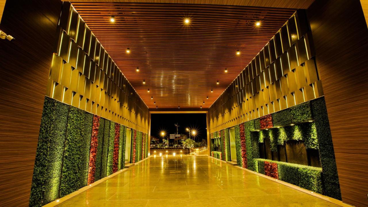 The Weekend Address Hotel Surat Luaran gambar