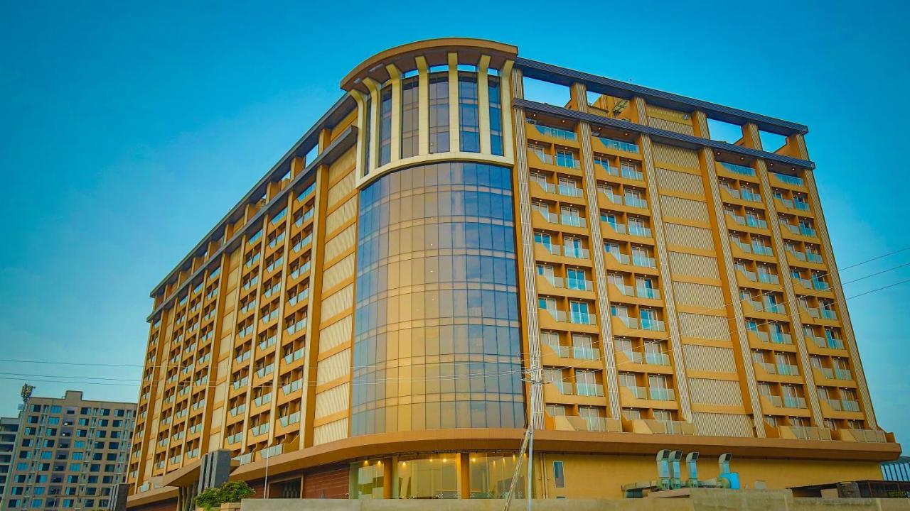 The Weekend Address Hotel Surat Luaran gambar