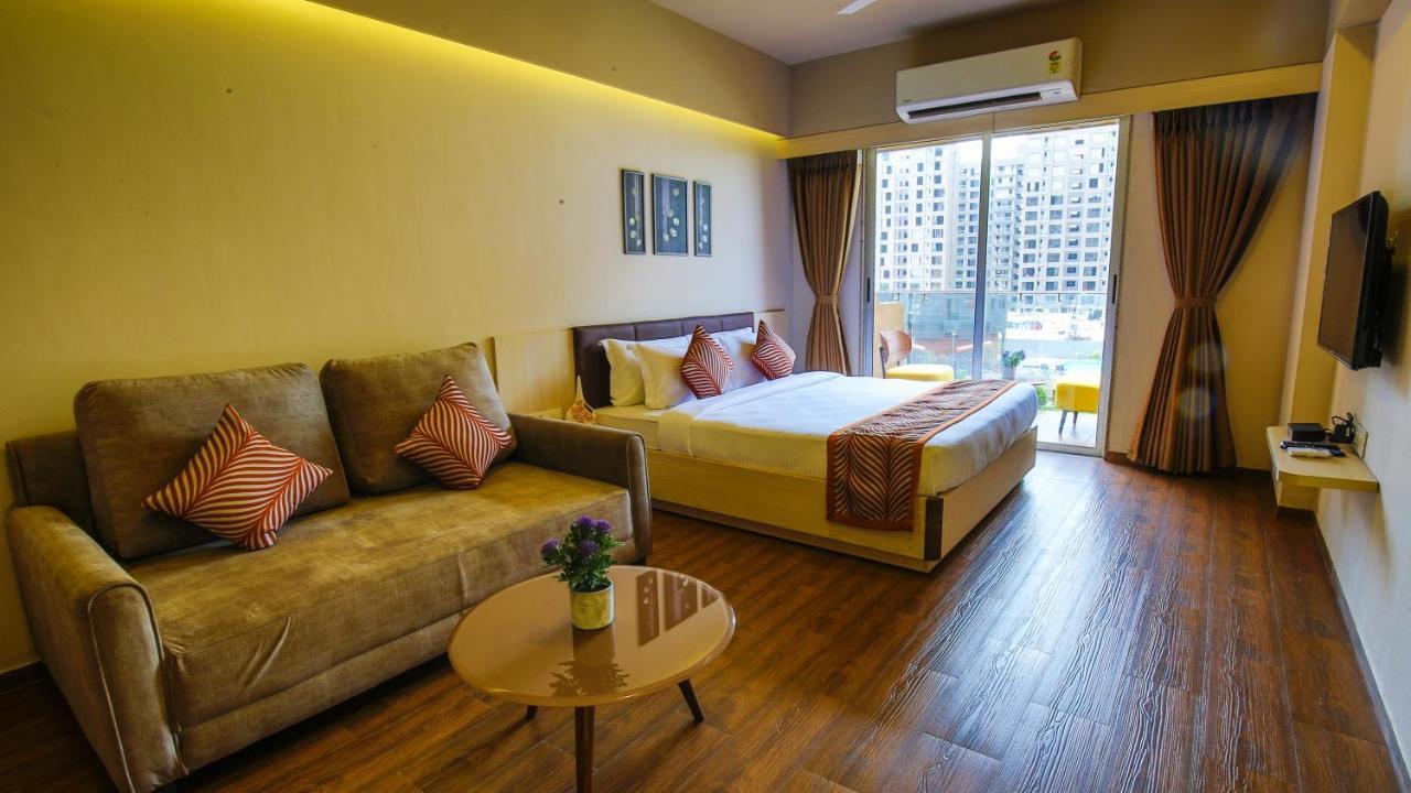 The Weekend Address Hotel Surat Luaran gambar