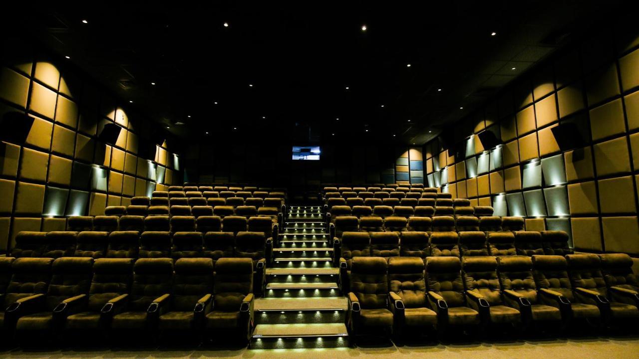 The Weekend Address Hotel Surat Luaran gambar