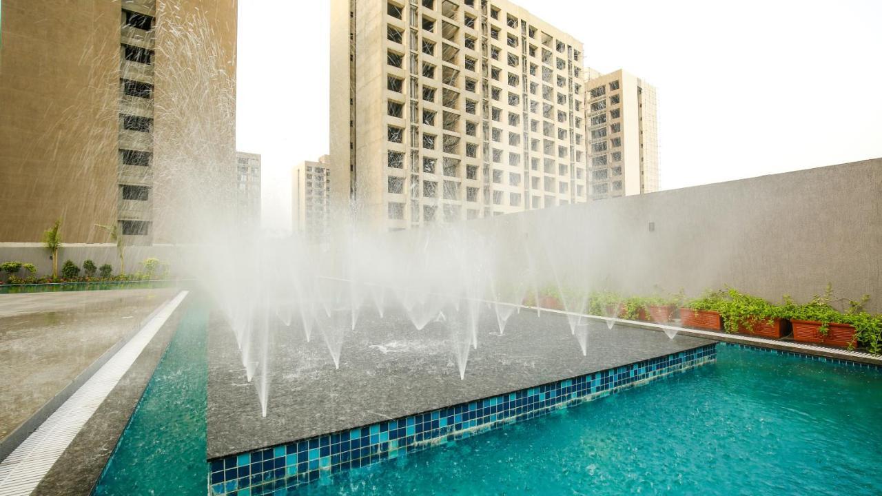 The Weekend Address Hotel Surat Luaran gambar