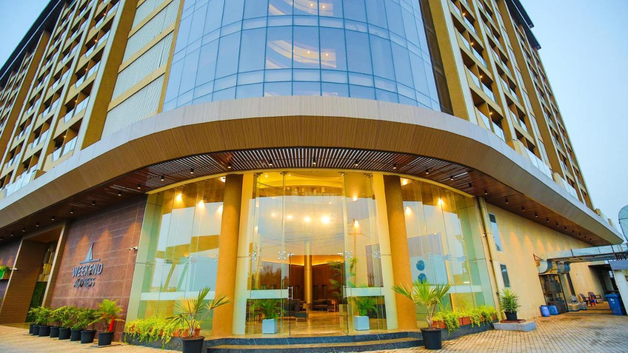 The Weekend Address Hotel Surat Luaran gambar