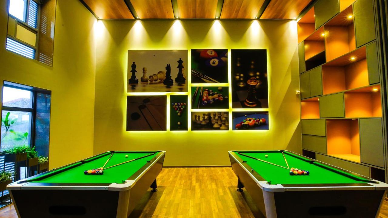 The Weekend Address Hotel Surat Luaran gambar