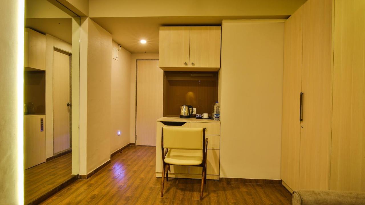The Weekend Address Hotel Surat Luaran gambar